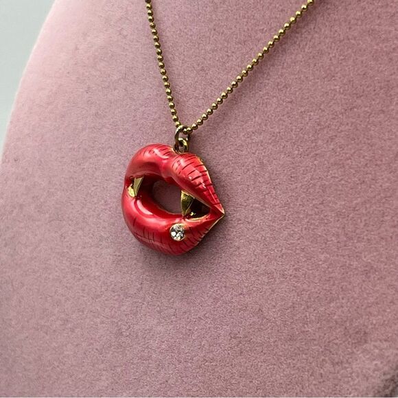 Betsey Johnson Vintage Vampire Slayer BITE ME Red Lips Fangs Mouth Gold Necklace - Picture 4 of 8